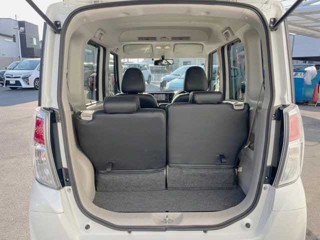 ���i�̂���������ʋ΁A���}���ɏ\���ȉ׎��X�y�[�X���m�ۂ��Ă���܂��B�Z�J���h�V�[�g��|���ƁA�傫�ȉו��̐ύڂ��\�ł���