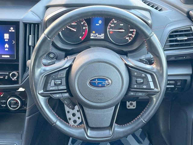 �y�����v�����X�e�A�����O�z�㎿�Ȋv���g�p���邱�ƂŁA��ɂ����������݂ƂĂ��^�]���₷���n���h���ł���