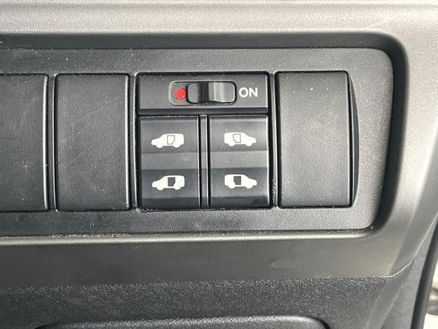 �y�����p���[�X���C�h�h�A�z�X�}�[�g�L�[��^�]�Ȃ̃X�C�b�`�Ō�ȗ����X���C�h�h�A�̊J���\���d��������͂����ăh�A���J����K�v�������A�����Ȃ��q�l�ł��ȒP�ɊJ���߂ł����K�ł���