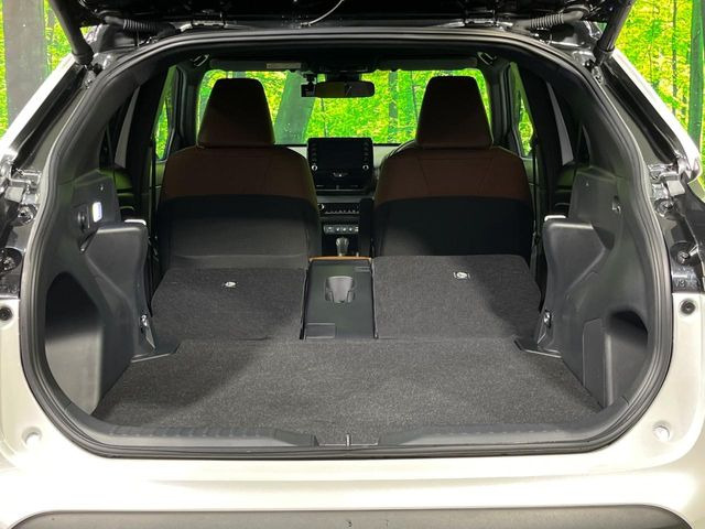 ���i�̂���������ʋ΁A���}���ɏ\���ȉ׎��X�y�[�X���m�ۂ��Ă���܂��B�Z�J���h�V�[�g��|���ƁA�傫�ȉו��̐ύڂ��\�ł���