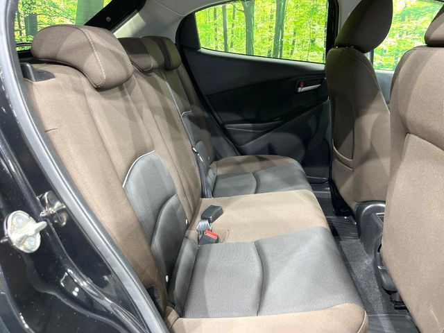 �R���p�N�g�J�[�ł����A�Z�J���h�V�[�g�͏\���ȍL����������K�ɂ���肢�������܂���V�[�g��|���đ傫�ȉו���ς񂾂�ƁA�p�r�̕����L��1��ł��B