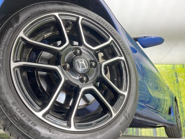 �y�����A���~�z�C�[���z�O�ςɃ}�b�`���������A���~�z�C�[���𑕒����Ă���܂��B�e��ЊO�A���~�z�C�[����A�X�^�b�h���X�^�C�����戵�����Ă���܂��B���񂲑��k����������