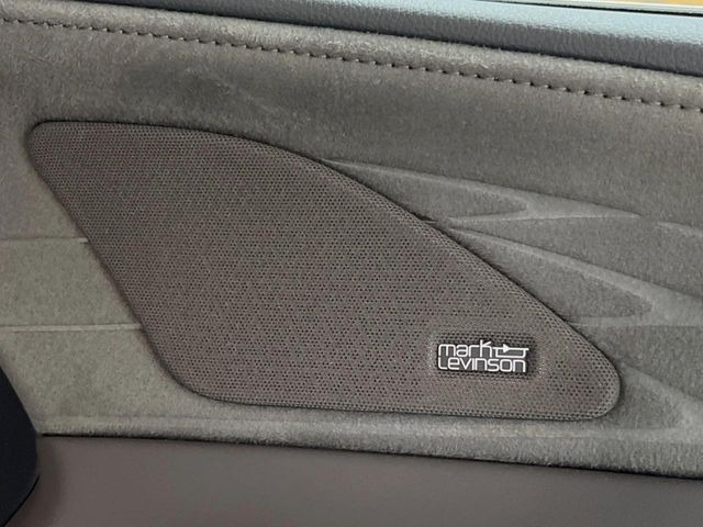 �y�}�[�N���r���\���T�E���h�V�X�e���z���[�J�[�I�v�V�����̍��i�ʃT�E���h�V�X�e���𓋍ځB��p�̃`���[�j���O���{���ꂽ�召�l�X�ȃX�s�[�J�[����ǎ��ȃT�E���h���t�ł��A�Տꊴ���ӂ�鉹����Ԃ����o���܂��B