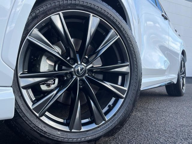 �y����20�C���`�A���~�z�C�[���z�O�ςɃ}�b�`���������A���~�z�C�[���𑕒����Ă���܂��B�e��ЊO�A���~�z�C�[����A�X�^�b�h���X�^�C�����戵�����Ă���܂��B���񂲑��k����������