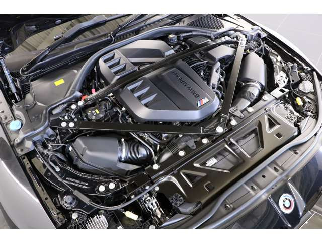 3.0L ����6�C��DOHC�c�C���^�[�{�A510ps/66.3kgm�A�S��&times;�S��&times;�S��mm 4805&times;1885&times;1395mm�A�ԗ��d�� 1930kg