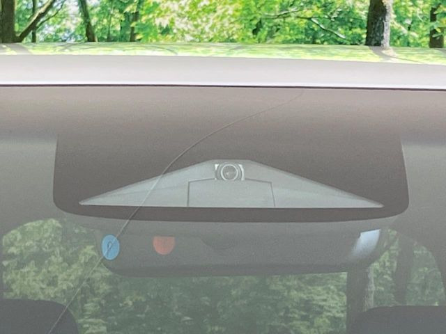 �y�z���_�Z���V���O�z���s���ɑO���̎ԗ�����F�����A�Փ˂������Ȏ��͌x��ƃu���[�L�ŏՓˉ���Ɣ�Q�y�����A�V�X�g�B�����S�Ƀh���C�u�����y���݂��������܂��B