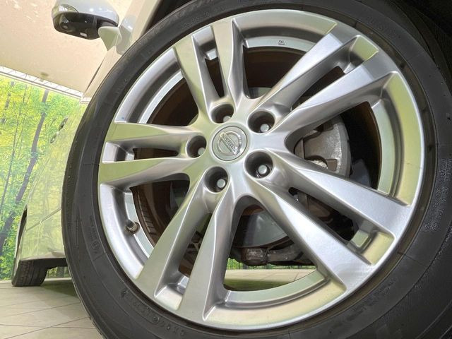 �y����18�C���`�A���~�z�C�[���z�O�ςɃ}�b�`���������A���~�z�C�[���𑕒����Ă���܂��B�e��ЊO�A���~�z�C�[����A�X�^�b�h���X�^�C�����戵�����Ă���܂��B���񂲑��k����������