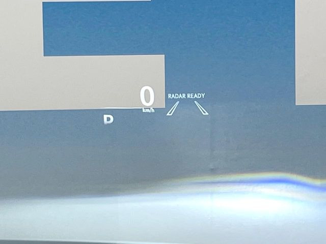 �y�w�b�h�A�b�v�f�B�X�v���C�z���݂̑��x�⑖�s�����f�W�^���\���ŉ^�]�ȑO���̃K���X�ɓ��e!�^�]���A�ڐ������炳���K�v�ȏ����m�F�ł���̂łƂ��Ă��֗��ň��S!