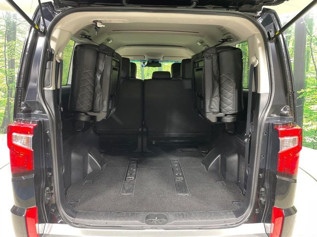 ���i�̂���������ʋ΁A���}���ɏ\���ȉ׎��X�y�[�X���m�ۂ��Ă���܂��B�Z�J���h�V�[�g��|���ƁA�傫�ȉו��̐ύڂ��\�ł���