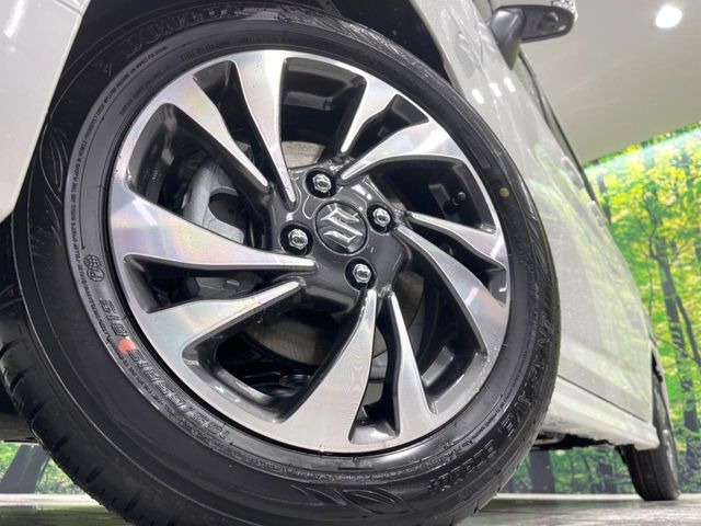 �y����15�C���`�A���~�z�C�[���z�O�ςɃ}�b�`���������A���~�z�C�[���𑕒����Ă���܂��B�e��ЊO�A���~�z�C�[����A�X�^�b�h���X�^�C�����戵�����Ă���܂��B���񂲑��k����������