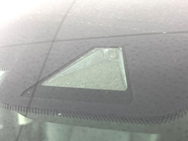 【トヨタセーフティセンス】走行中に前方の車両等を認識し、衝突しそうな時は警報とブレーキで衝突回避と被害軽減をアシスト。より安全にドライブをお楽しみいただけます。