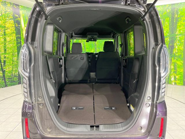 ���i�̂���������ʋ΁A���}���ɏ\���ȉ׎��X�y�[�X���m�ۂ��Ă���܂��B�Z�J���h�V�[�g��|���ƁA�傫�ȉו��̐ύڂ��\�ł���