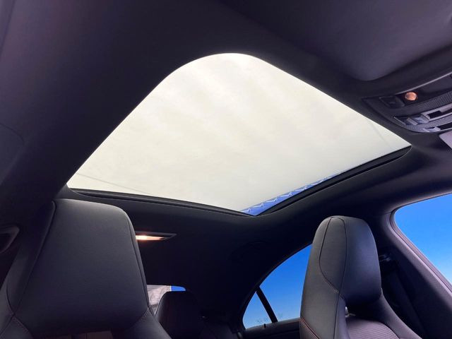 ���p�m���~�b�N�X���C�f�B���O���[�t::�唗�͂̃p�m���}���[�t�́A�㕔���Ȃɂ܂ő����Ă���A�J���I�ȋ�Ԃ����y���݂��������܂��B