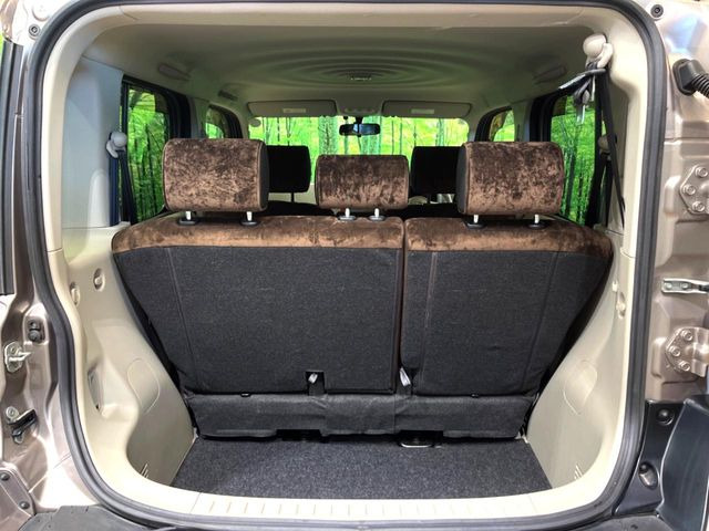 ���i�̂���������ʋ΁A���}���ɏ\���ȉ׎��X�y�[�X���m�ۂ��Ă���܂��B�Z�J���h�V�[�g��|���ƁA�傫�ȉו��̐ύڂ��\�ł���