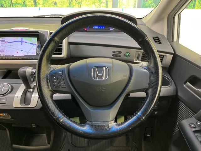 �y�����v�����X�e�A�����O�z�㎿�Ȋv���g�p���邱�ƂŁA��ɂ����������݂ƂĂ��^�]���₷���n���h���ł���