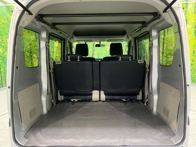 ���i�̂���������ʋ΁A���}���ɏ\���ȉ׎��X�y�[�X���m�ۂ��Ă���܂��B�Z�J���h�V�[�g��|���ƁA�傫�ȉו��̐ύڂ��\�ł���