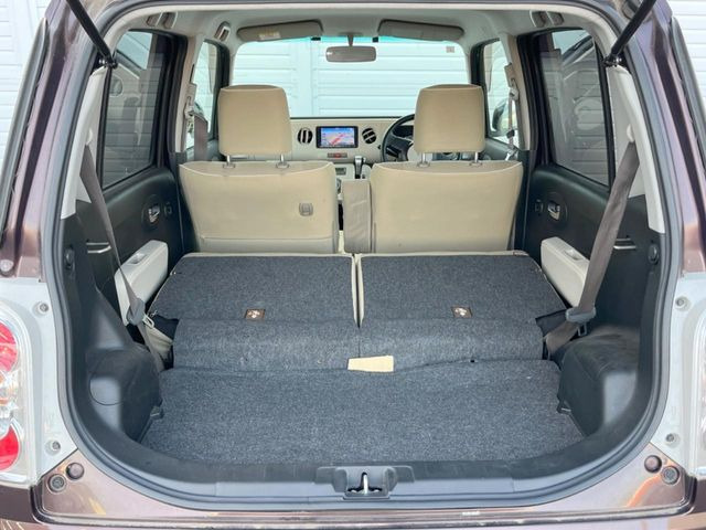 ���i�̂���������ʋ΁A���}���ɏ\���ȉ׎��X�y�[�X���m�ۂ��Ă���܂��B�Z�J���h�V�[�g��|���ƁA�傫�ȉו��̐ύڂ��\�ł���