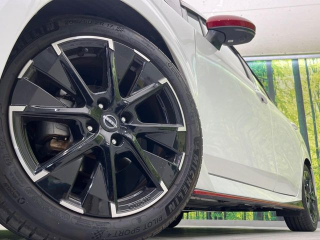 �y����17�C���`�A���~�z�C�[���z�O�ςɃ}�b�`���������A���~�z�C�[���𑕒����Ă���܂��B�e��ЊO�A���~�z�C�[����A�X�^�b�h���X�^�C�����戵�����Ă���܂��B���񂲑��k����������