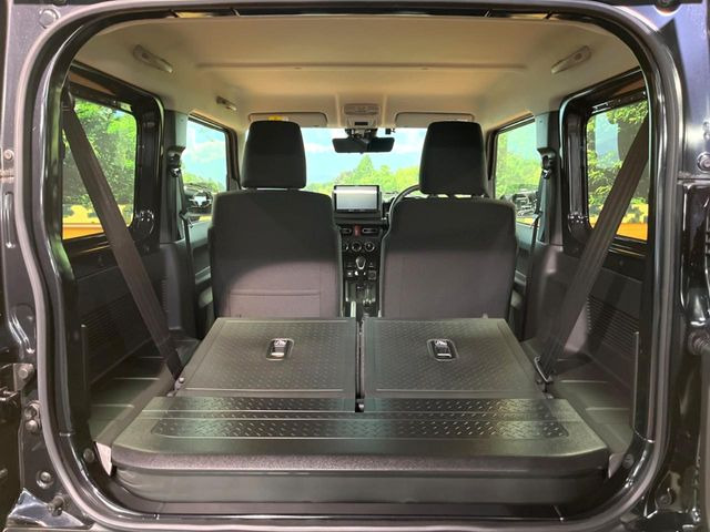 ���i�̂���������ʋ΁A���}���ɏ\���ȉ׎��X�y�[�X���m�ۂ��Ă���܂��B�Z�J���h�V�[�g��|���ƁA�傫�ȉו��̐ύڂ��\�ł���