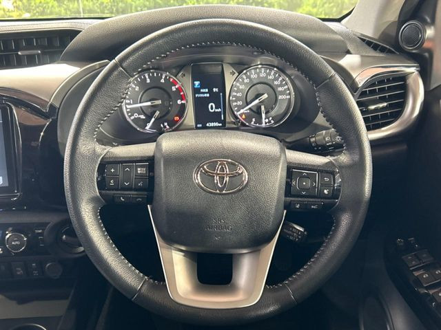 �y�����v�����X�e�A�����O�z�㎿�Ȋv���g�p���邱�ƂŁA��ɂ����������݂ƂĂ��^�]���₷���n���h���ł���