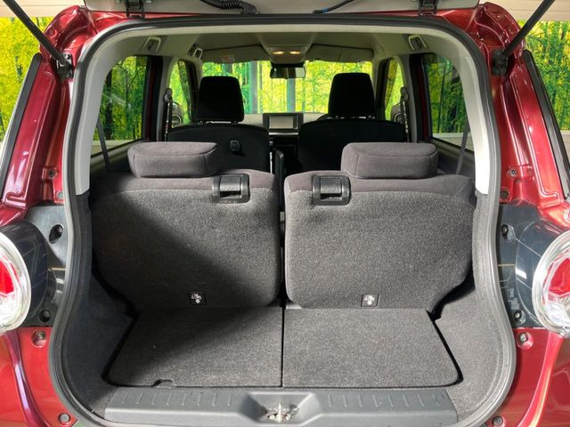 ���i�̂���������ʋ΁A���}���ɏ\���ȉ׎��X�y�[�X���m�ۂ��Ă���܂��B�Z�J���h�V�[�g��|���ƁA�傫�ȉו��̐ύڂ��\�ł���