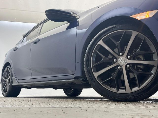 �y����18�C���`�A���~�z�C�[���z�O�ςɃ}�b�`���������A���~�z�C�[���𑕒����Ă���܂��B�e��ЊO�A���~�z�C�[����A�X�^�b�h���X�^�C�����戵�����Ă���܂��B���񂲑��k����������