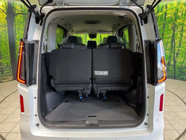 ���i�̂���������ʋ΁A���}���ɏ\���ȉ׎��X�y�[�X���m�ۂ��Ă���܂��B�Z�J���h�V�[�g��|���ƁA�傫�ȉו��̐ύڂ��\�ł���