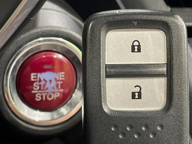 �yHonda�X�}�[�g�L�[�z�J�o����|�P�b�g�ɓ��ꂽ�܂܂ł��h�A�̎{���E�������\�ȃX�}�[�g�L�[�𑕔��B�G���W���̃I���E�I�t�����J�M�����o���K�v����������Ƃ��Ă��֗��ł���