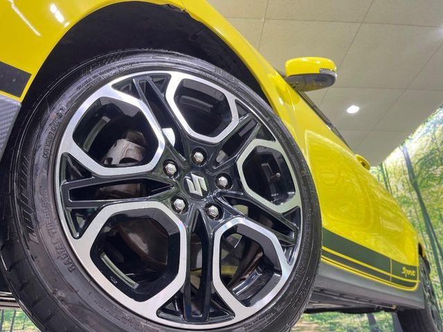 �y����17�C���`�A���~�z�C�[���z�O�ςɃ}�b�`���������A���~�z�C�[���𑕒����Ă���܂��B�e��ЊO�A���~�z�C�[����A�X�^�b�h���X�^�C�����戵�����Ă���܂��B���񂲑��k����������