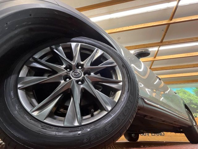 �y����19�C���`�A���~�z�C�[���z�O�ςɃ}�b�`���������A���~�z�C�[���𑕒����Ă���܂��B�e��ЊO�A���~�z�C�[����A�X�^�b�h���X�^�C�����戵�����Ă���܂��B���񂲑��k����������