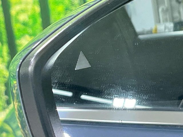 �y�u���C���h�X�|�b�g���j�^�����O�z���s���A�h�A�~���[�̎��p�ɂȂ�₷���ӏ��Ɍ㑱�Ԃ��ڋ߂���ƃT�C�h�~���[�t�߂Ɍx����\���A�h���C�o�[�ɒ��ӊ��N�����Ă���܂��B