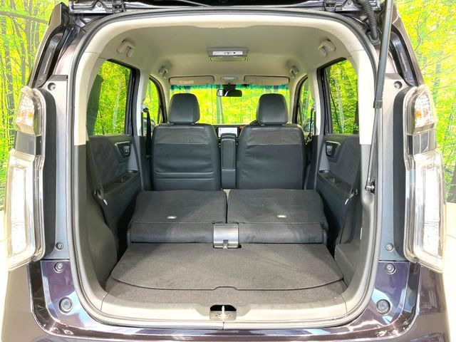 ���i�̂���������ʋ΁A���}���ɏ\���ȉ׎��X�y�[�X���m�ۂ��Ă���܂��B�Z�J���h�V�[�g��|���ƁA�傫�ȉו��̐ύڂ��\�ł���