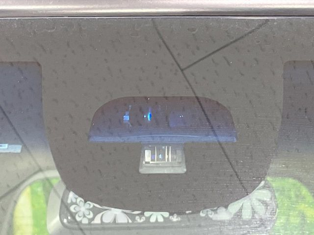 �y�z���_�Z���V���O�z���s���ɑO���̎ԗ�����F�����A�Փ˂������Ȏ��͌x��ƃu���[�L�ŏՓˉ���Ɣ�Q�y�����A�V�X�g�B�����S�Ƀh���C�u�����y���݂��������܂��B