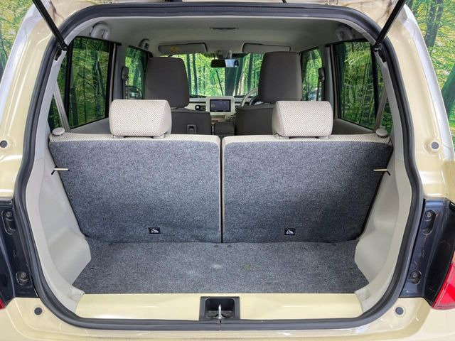 ���i�̂���������ʋ΁A���}���ɏ\���ȉ׎��X�y�[�X���m�ۂ��Ă���܂��B�Z�J���h�V�[�g��|���ƁA�傫�ȉו��̐ύڂ��\�ł���