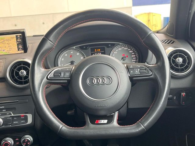 ���}���`�t�@���N�V�����X�e�A�����O:�n���h���̍��E�̃{�^���ŃI�[�f�B�I�̑I���≹�ʂ̒��߂��\�ł��B�n���h�����������������ł���̂ň��S�ł��ˁ�