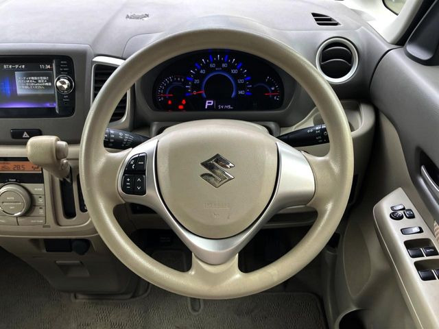 �������E���^���n���h���ł�!���񂵂̌����₷���X�e�A�����O�͑��삵�₷���݌v�ł��B