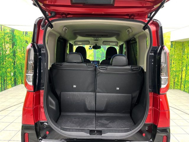 ���i�̂���������ʋ΁A���}���ɏ\���ȉ׎��X�y�[�X���m�ۂ��Ă���܂��B�Z�J���h�V�[�g��|���ƁA�傫�ȉו��̐ύڂ��\�ł���