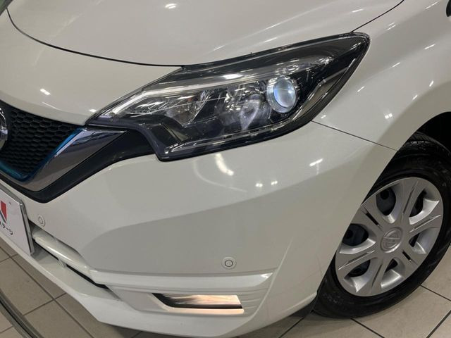 �yLED�w�b�h���C�g�z���V����ԑ��s�����ǍD�Ȏ��E���m�ۂ����S���ĉ^�]�ł��鍂�P�xLED�w�b�h���C�g�𑕔�!�_�����x�������A����d�͂��}�����Ă��܂��B