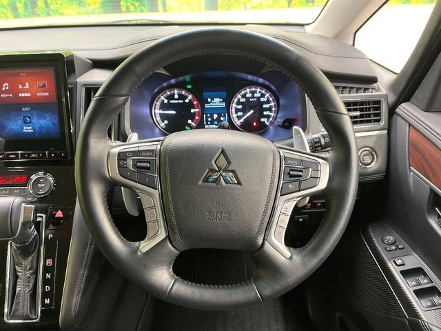 【純正革巻きステアリング】上質な革を使用することで、手にしっかり馴染みとても運転しやすいハンドルです♪