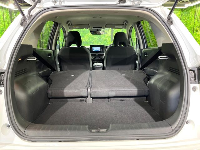 ���i�̂���������ʋ΁A���}���ɏ\���ȉ׎��X�y�[�X���m�ۂ��Ă���܂��B�Z�J���h�V�[�g��|���ƁA�傫�ȉו��̐ύڂ��\�ł���