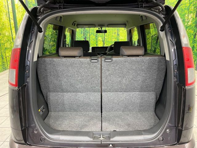 ���i�̂���������ʋ΁A���}���ɏ\���ȉ׎��X�y�[�X���m�ۂ��Ă���܂��B�Z�J���h�V�[�g��|���ƁA�傫�ȉו��̐ύڂ��\�ł���