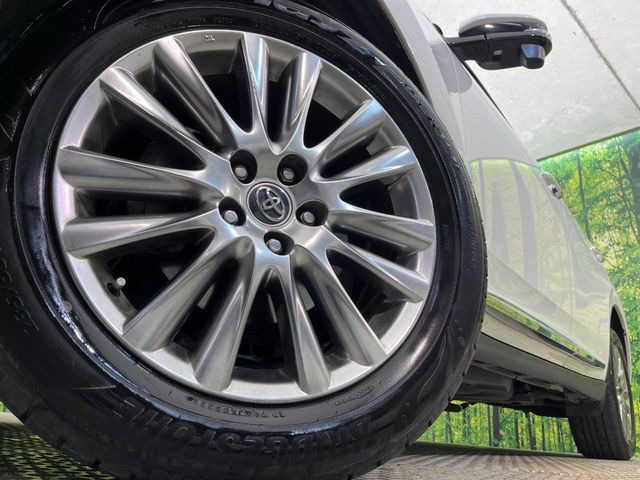 �y����18�C���`�A���~�z�C�[���z�O�ςɃ}�b�`���������A���~�z�C�[���𑕒����Ă���܂��B�e��ЊO�A���~�z�C�[����A�X�^�b�h���X�^�C�����戵�����Ă���܂��B���񂲑��k����������