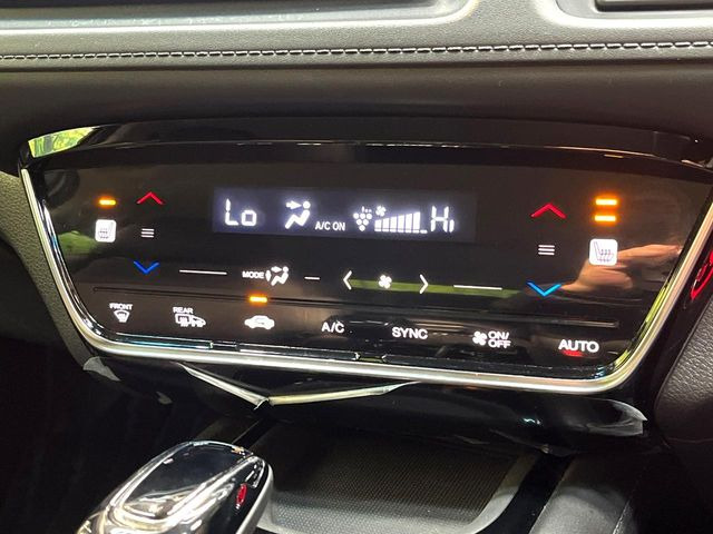 【シートヒーター】寒い日に重宝するシートヒーター!エアコンより早く温まってくれるので寒がりの人も安心ですね♪エアコンの温風は乾燥するから苦手、という方にもをおすすめです。