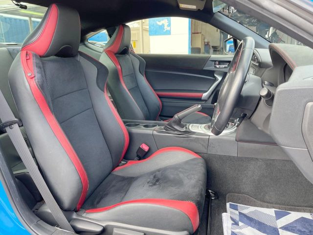 �y�n�[�t���U�[�V�[�g�z�������ƍ���S�n�𗼗������l�C�̃V�[�g���w�ʁE���ʂ̃t�@�u���b�N�f�ނ́A�ʋC���̗ǂ��⊊��ɂ����ɗD��Ă��܂��B�C���╞���ɍ��E���ꂸ���K�ɂ���肢�������܂��B