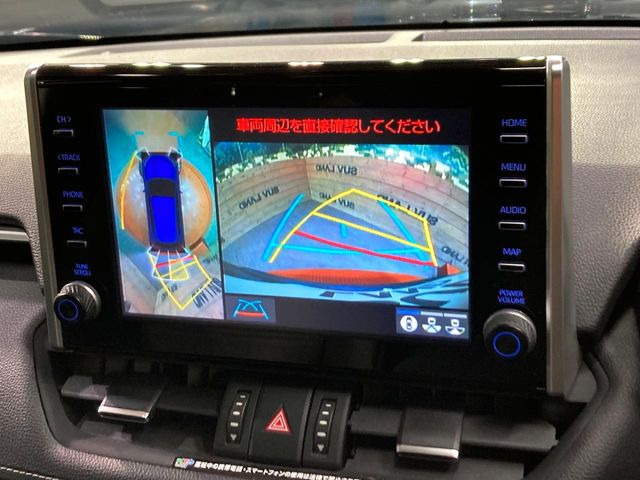 【パノラミックビューモニター】専用のカメラにより、上から見下ろしたような視点で360度クルマの周囲を確認することができます☆死角部分も確認しやすく、狭い場所での切り返しや駐車もスムーズに行えます。