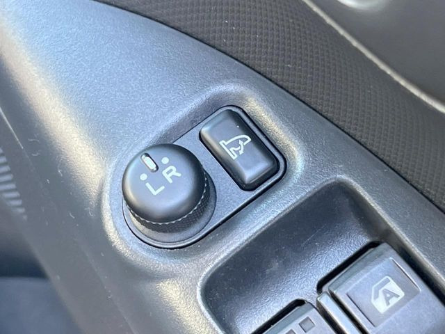 �y�d���i�[�~���[�z�T�C�h�~���[�͓d���i�[���ƂȂ��Ă���A�������ԏ�ł��L�Y�������X�N��}�����܂��B