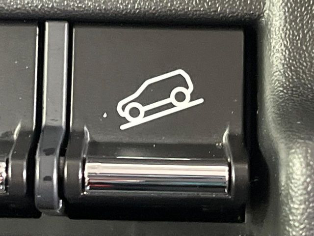 �y�_�E���q���A�V�X�g�z�}�ȍ⓹������Ƃ��Ɏ����Ńu���[�L�𐧌�A���̒ᑬ�x��ۂ��܂��B�ᓹ�∫�H�ȂǊ���₷���H�ʂ̉����ł��^�C�������b�N���Ȃ�������S!�n���h������ɏW���ł��܂�!