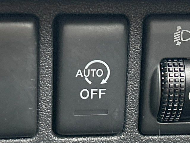 �y�A�C�h�����O�X�g�b�v�z�ԐM����a�؂Œ�Ԃ����ۂɃG���W�����~���A���ʂȔR���̏����}���܂��B�R��������ی�ɂȂ���@�\��G���W���̓u���[�L�𗣂��΍Ďn�����܂��B