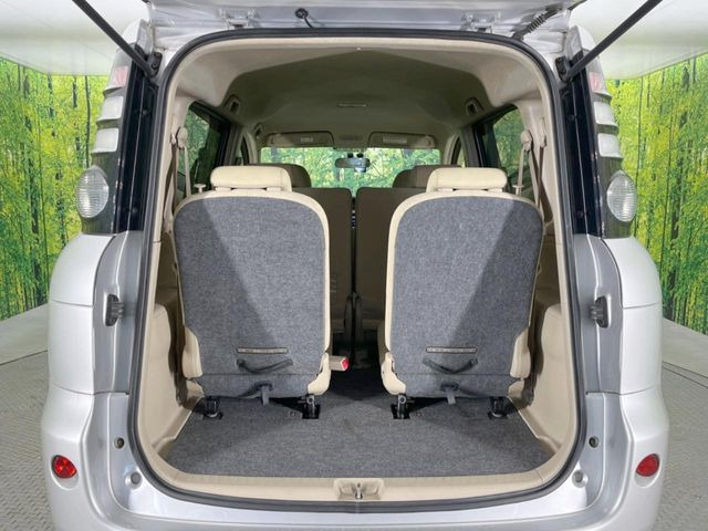 ���i�̂���������ʋ΁A���}���ɏ\���ȉ׎��X�y�[�X���m�ۂ��Ă���܂��B�Z�J���h�V�[�g��|���ƁA�傫�ȉו��̐ύڂ��\�ł���