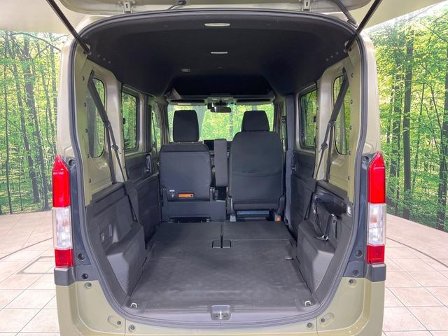 ���i�̂���������ʋ΁A���}���ɏ\���ȉ׎��X�y�[�X���m�ۂ��Ă���܂��B�Z�J���h�V�[�g��|���ƁA�傫�ȉו��̐ύڂ��\�ł���